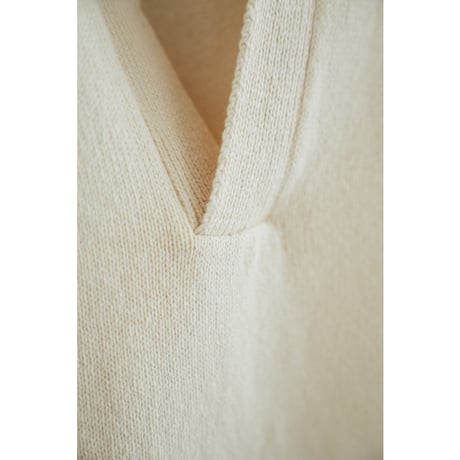The CLASIK PLAIN KINT BOTTONLESS POLO SHIRTS