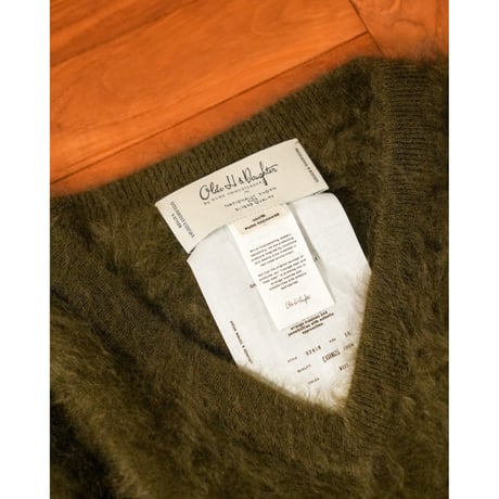 Olde H & Daughter FUR CASHMERE V-NECK KNITWEAR
