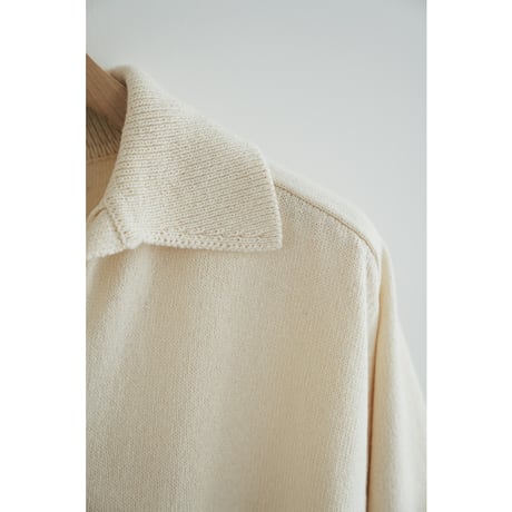 The CLASIK PLAIN KINT BOTTONLESS POLO SHIRTS