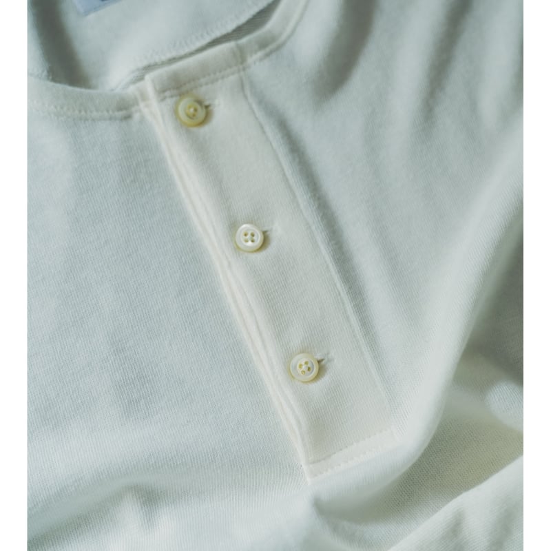 MAATEE&SONS L/S HENRY NECK TEE | MusterWerk