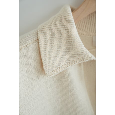 The CLASIK PLAIN KINT BOTTONLESS POLO SHIRTS