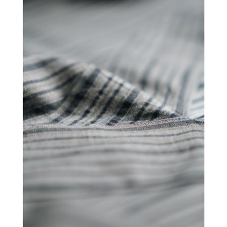 Aquellos Ojos Verdes Classic Stripe V-neck over shirt