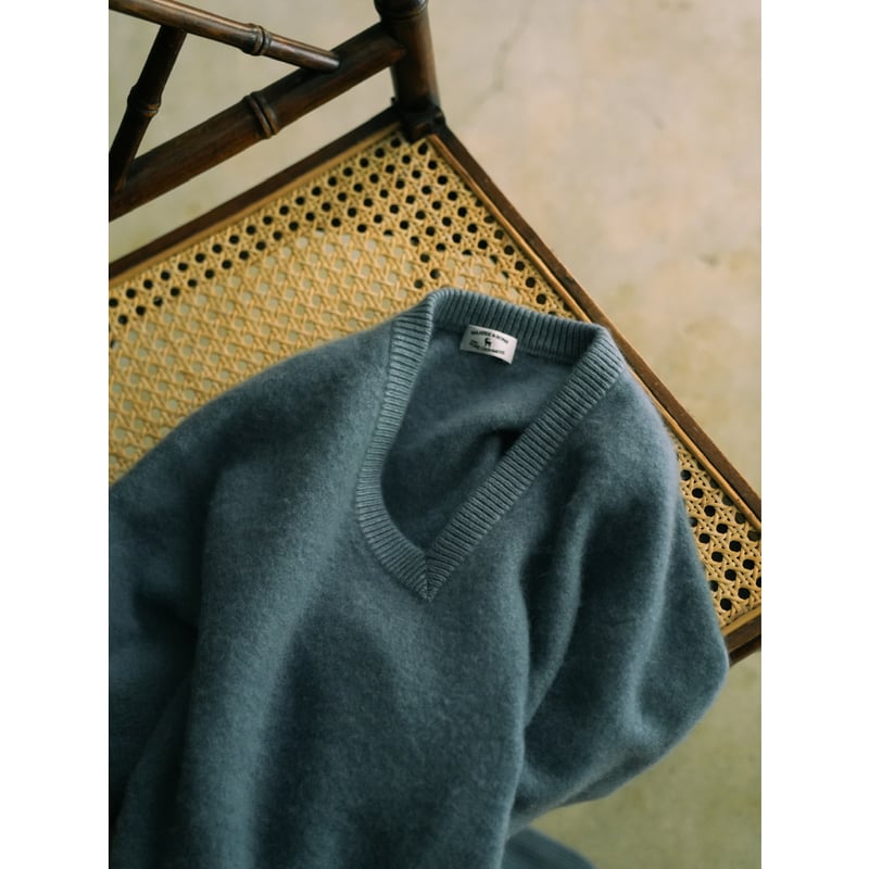 MAATEE&SONS CASHMERE 圧縮V SWEATER | MusterWerk
