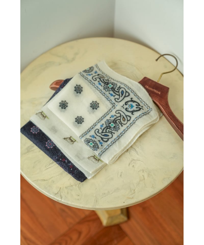 MAATEE&SONS Ex. CASHMERE HANDKERCHIEF | MusterWerk