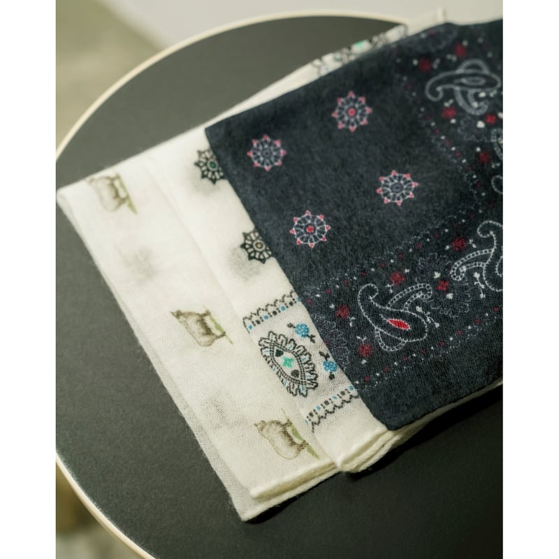 MAATEE&SONS Ex. CASHMERE HANDKERCHIEF | MusterWerk