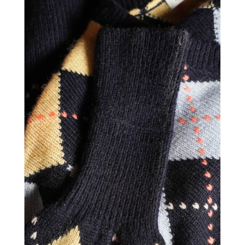 MAATEE&SONS Ex. KATEIKI CASHMERE ARGYLE V-NECK