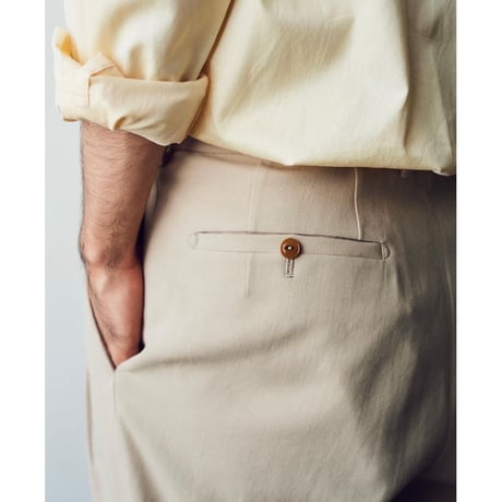 MAATEE&SONS 2TUCK TARPERD CHINO TROUSERS