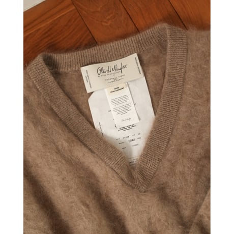 Olde H & Daughter FUR CASHMERE V-NECK KNITWEAR
