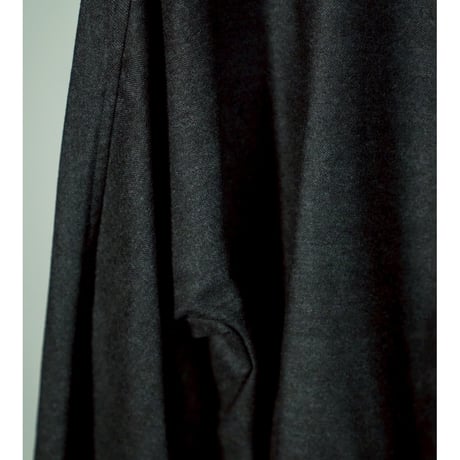 nonnotte "Shadow Herringbone" Draping New Bias Sleeve Blouson