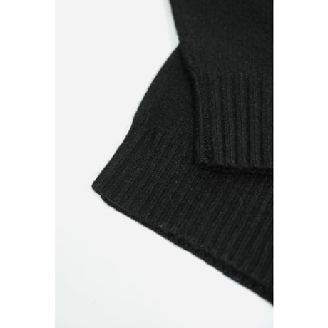 WALENODE "Innocent YAK" Shetland sweater- V