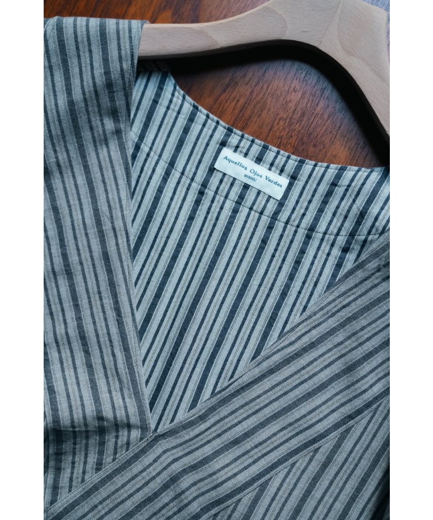 Aquellos Ojos Verdes Classic Stripe V-neck over