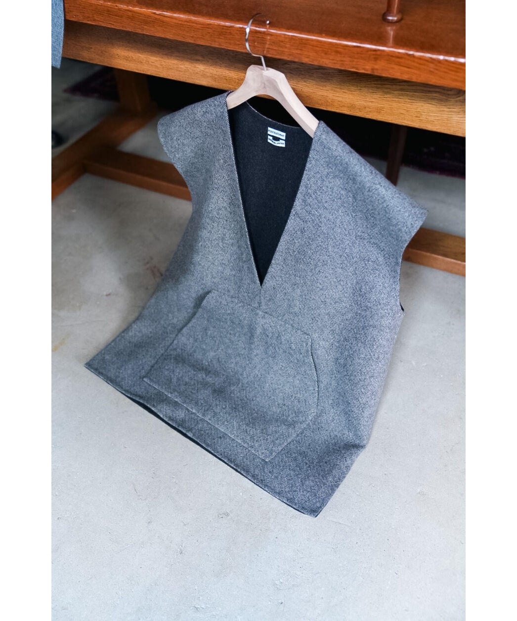 POSTELEGANT Wool Cashmere Rever Vest | MusterWerk