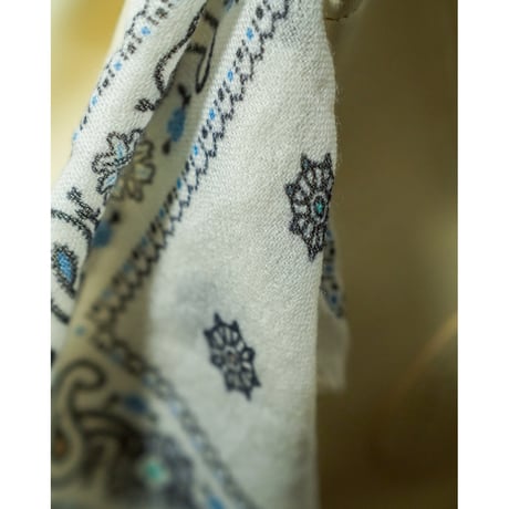 MAATEE&SONS Ex. CASHMERE HANDKERCHIEF