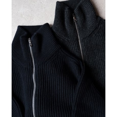 The CLASIK ALASHAN CASHMERE SADLE ZIP CARDIGAN