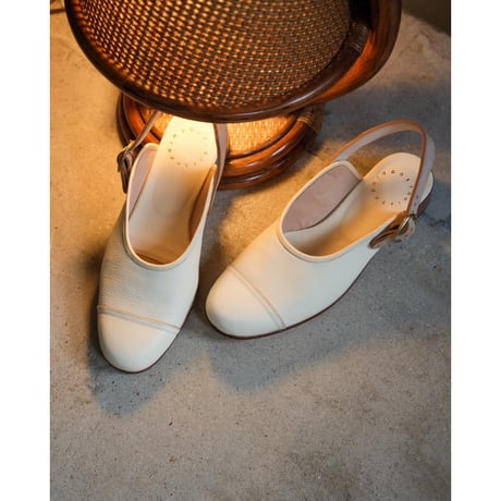 Post Production Ex. 白鞣しGoat Face Sandal