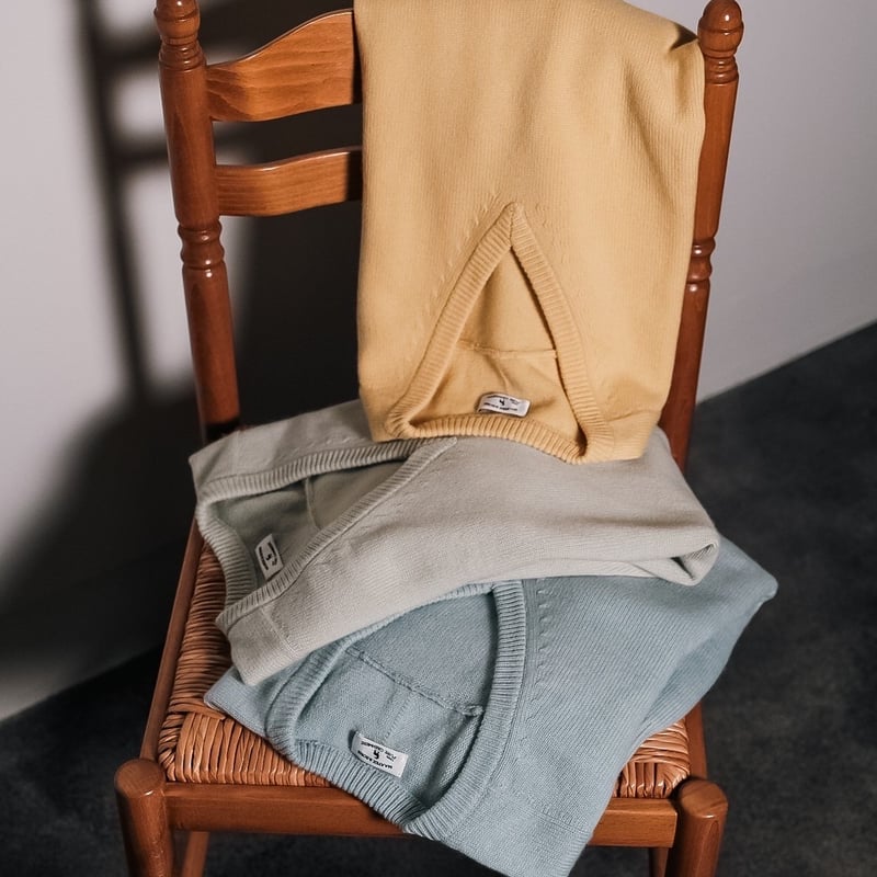 MAATEE&SONS ド度詰めCASHMERE V/N SWEATER | MusterWerk