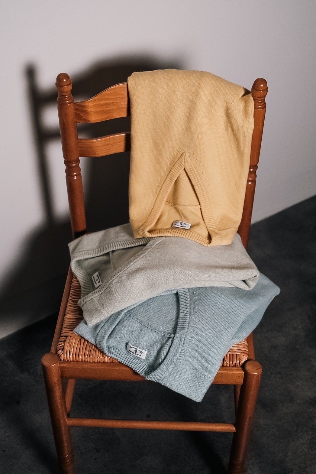 MAATEE&SONS ド度詰めCASHMERE V/N SWEATER | MusterWerk