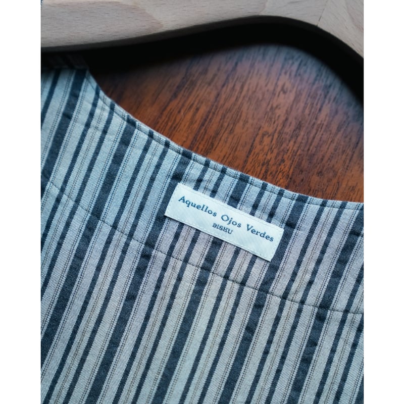 Aquellos Ojos Verdes Classic Stripe V-neck over