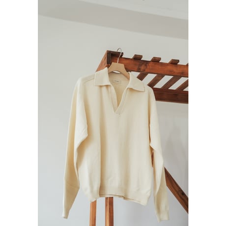 The CLASIK PLAIN KINT BOTTONLESS POLO SHIRTS