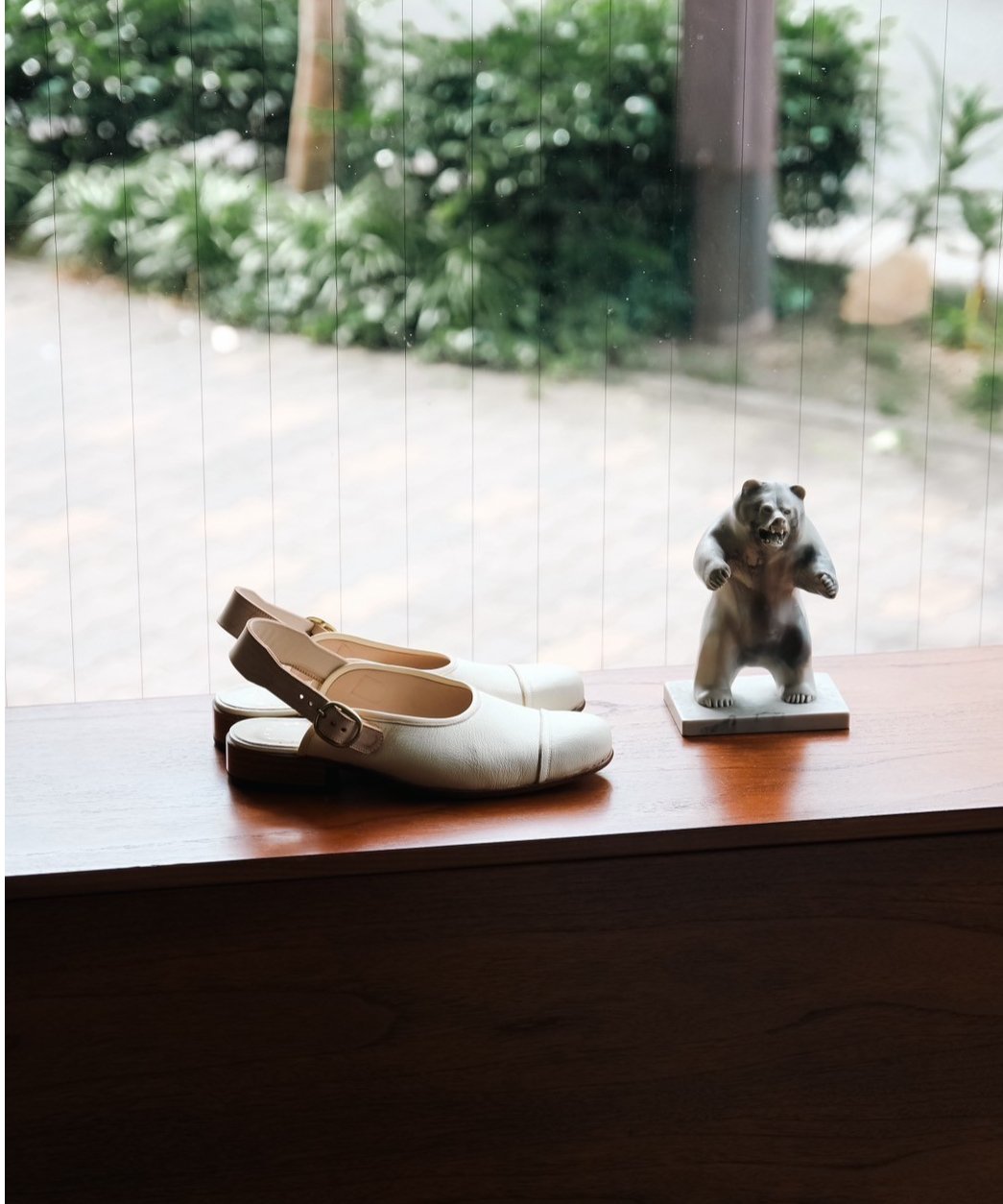 Post Production Ex. 白鞣しGoat Face Sandal | Muste