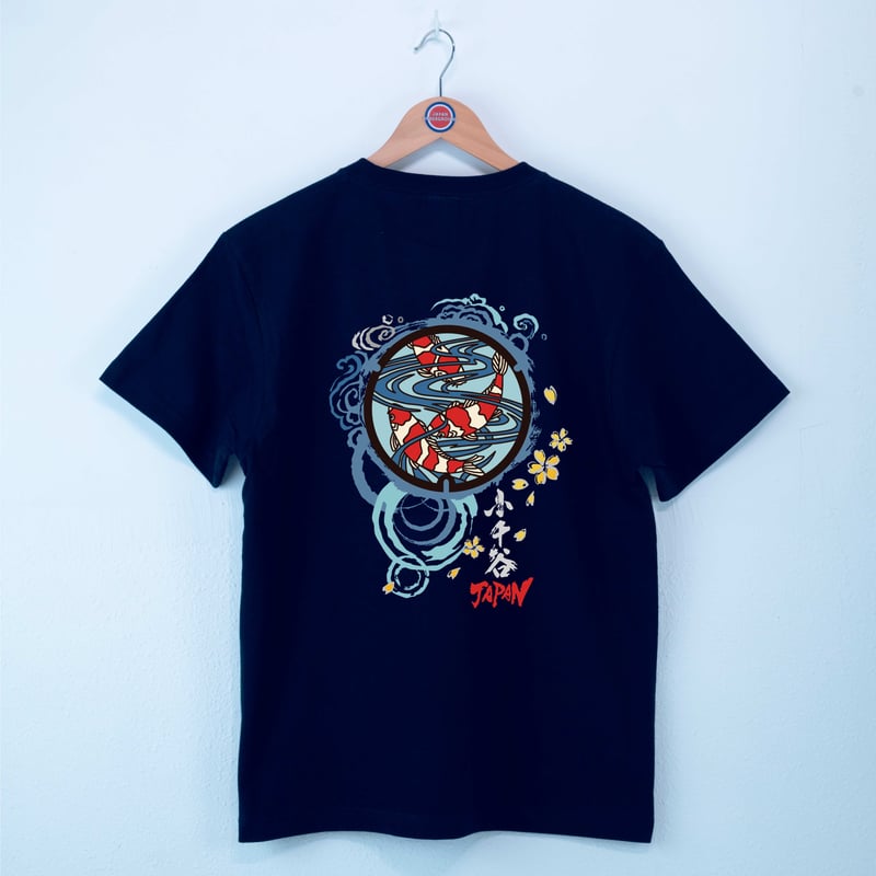 小千谷市 マンホールTシャツ（錦鯉） | JAPAN UNDERGROUND