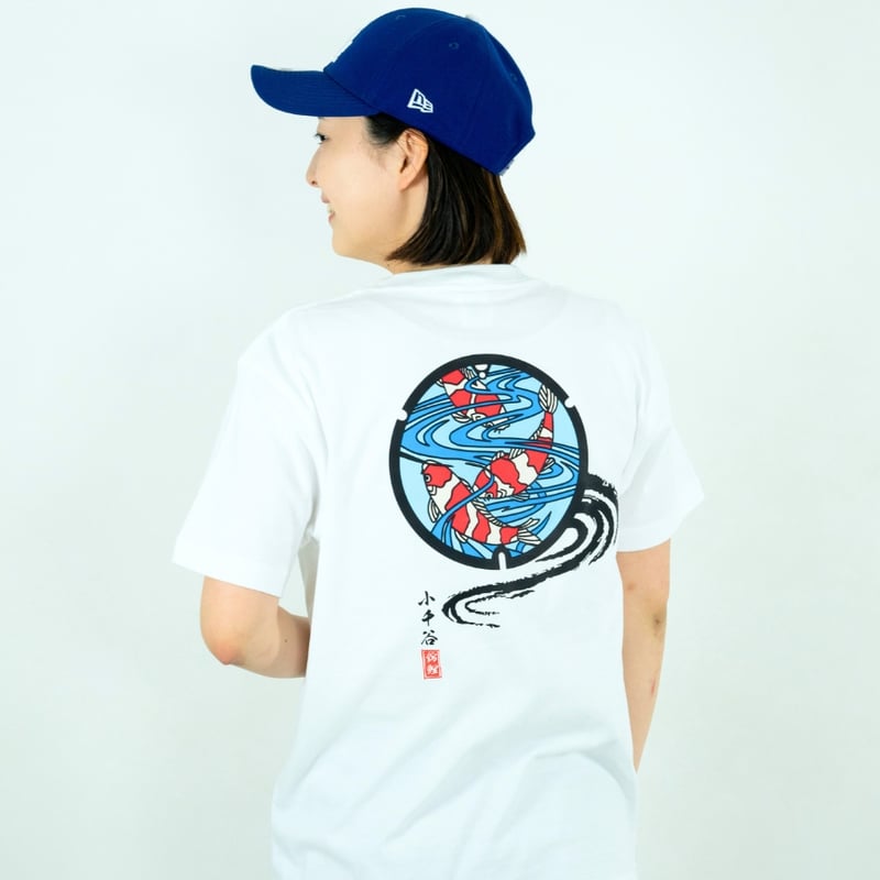 小千谷市 マンホールTシャツ(錦鯉) | JAPAN UNDERGROUND 小千谷市 マンホールTシャツ(錦鯉) | JAPAN UNDERGROUND