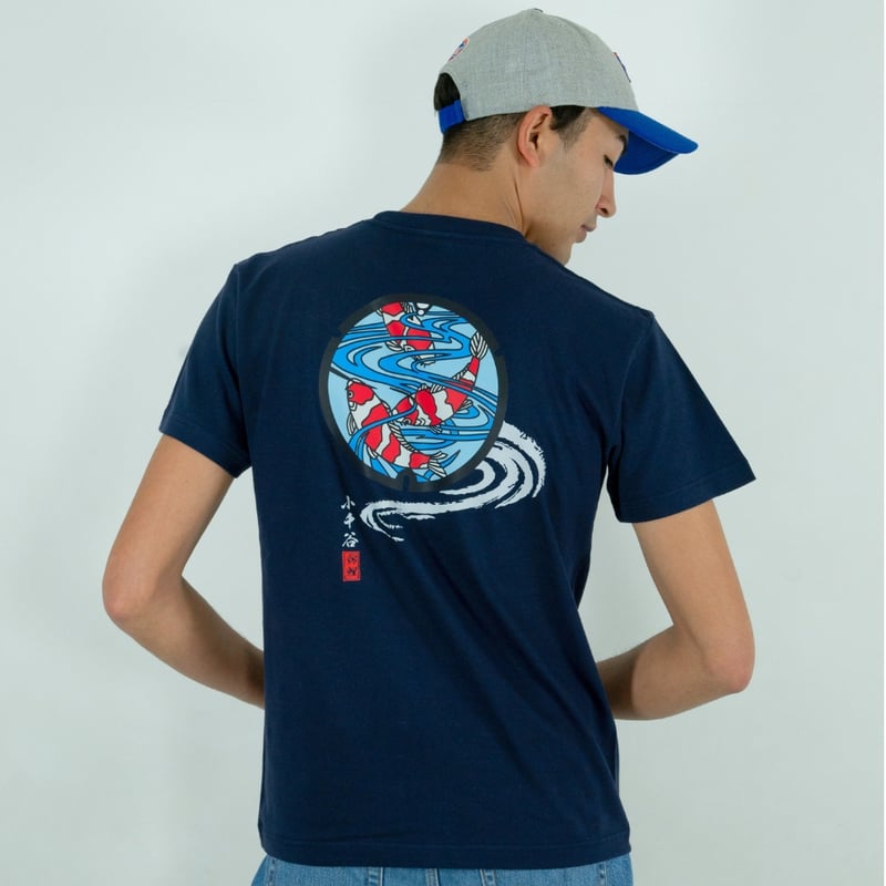 小千谷市 マンホールTシャツ(錦鯉) | JAPAN UNDERGROUND 小千谷市 マンホールTシャツ(錦鯉) | JAPAN UNDERGROUND