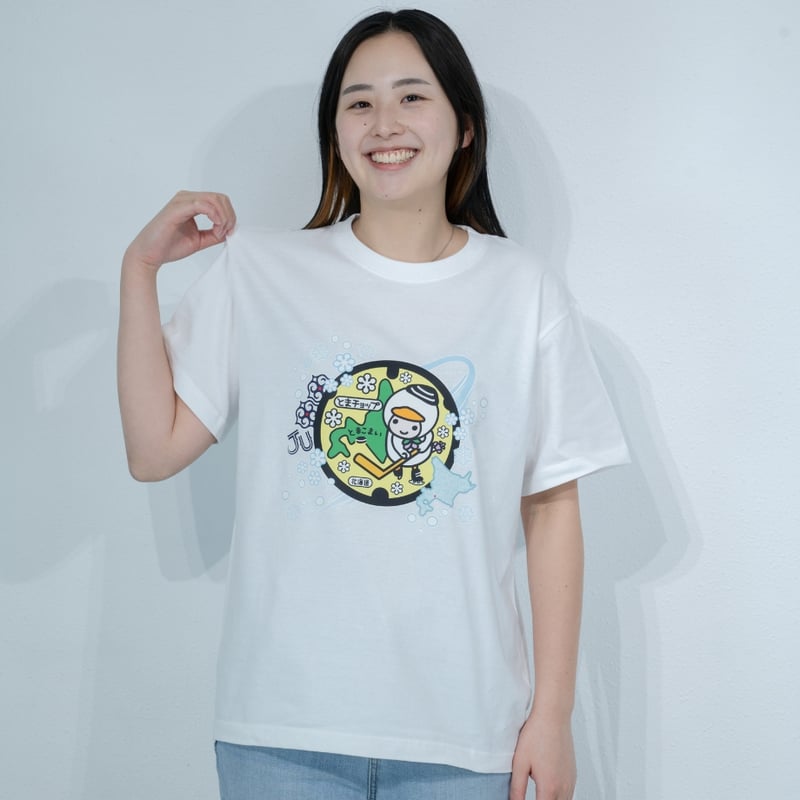 苫小牧市 マンホールTシャツ（とまチョップ） | JAPAN UNDERGROUND