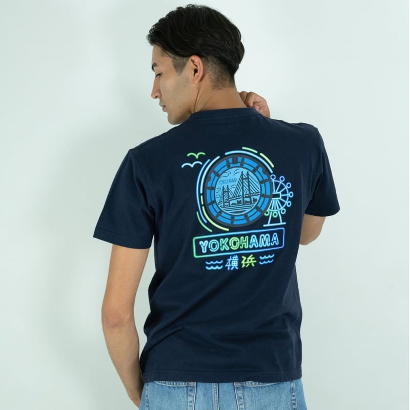 横浜市 マンホールTシャツ（ブルーライト） | JAPAN UNDERGROUND