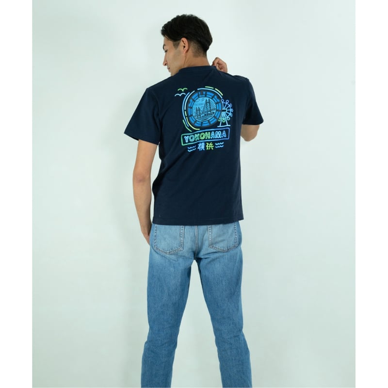 横浜市 マンホールTシャツ(ブルーライト) | JAPAN UNDERGROUND 横浜市 マンホールTシャツ(ブルーライト) | JAPAN UNDERGROUND