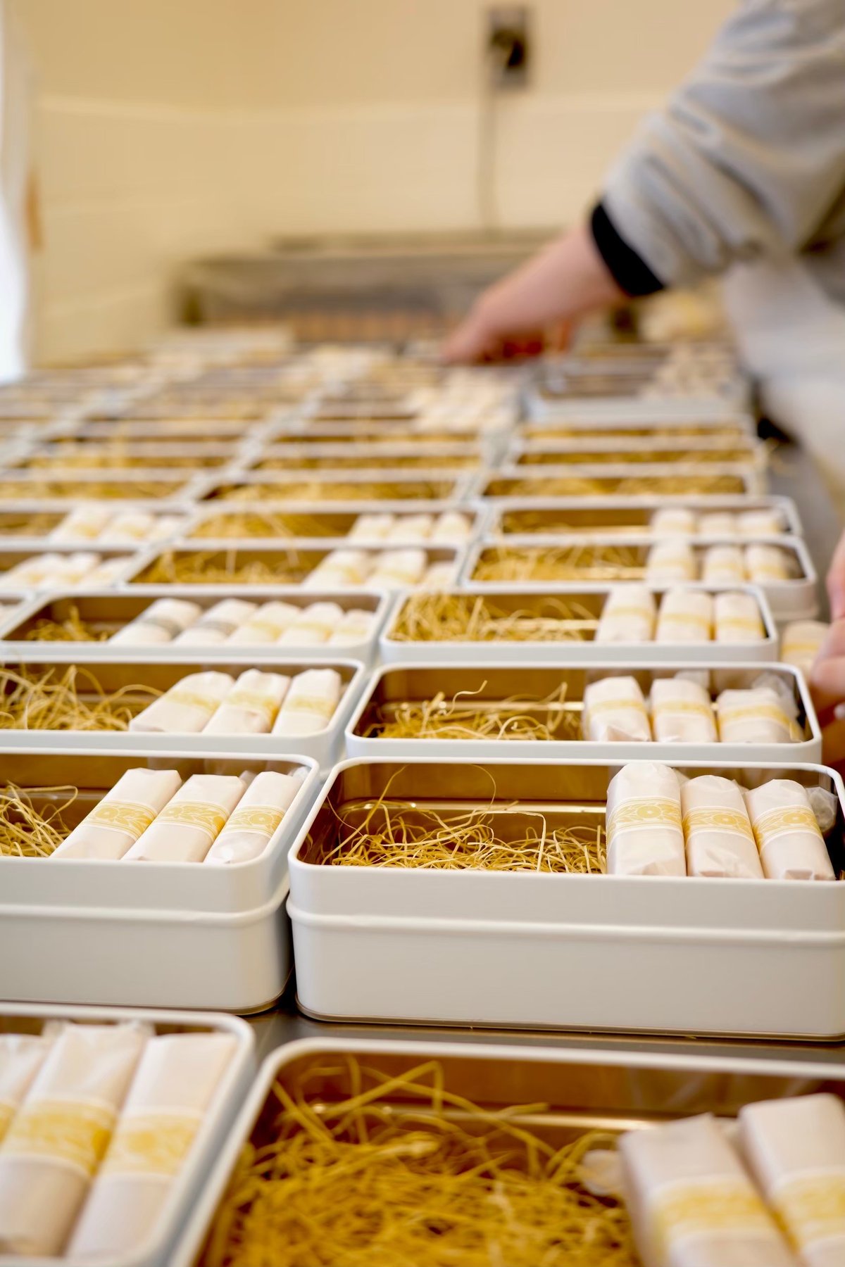 レモンサンド オリジナル缶】レーズンサンド・レモンサンド | ka ha na