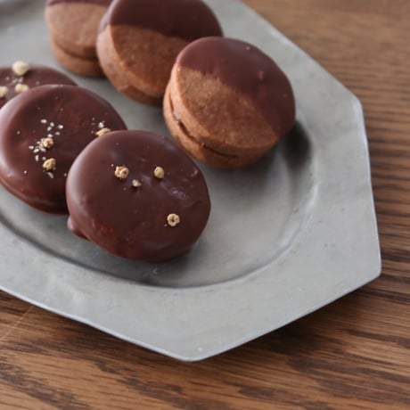 chocolat  クッキーサンド缶