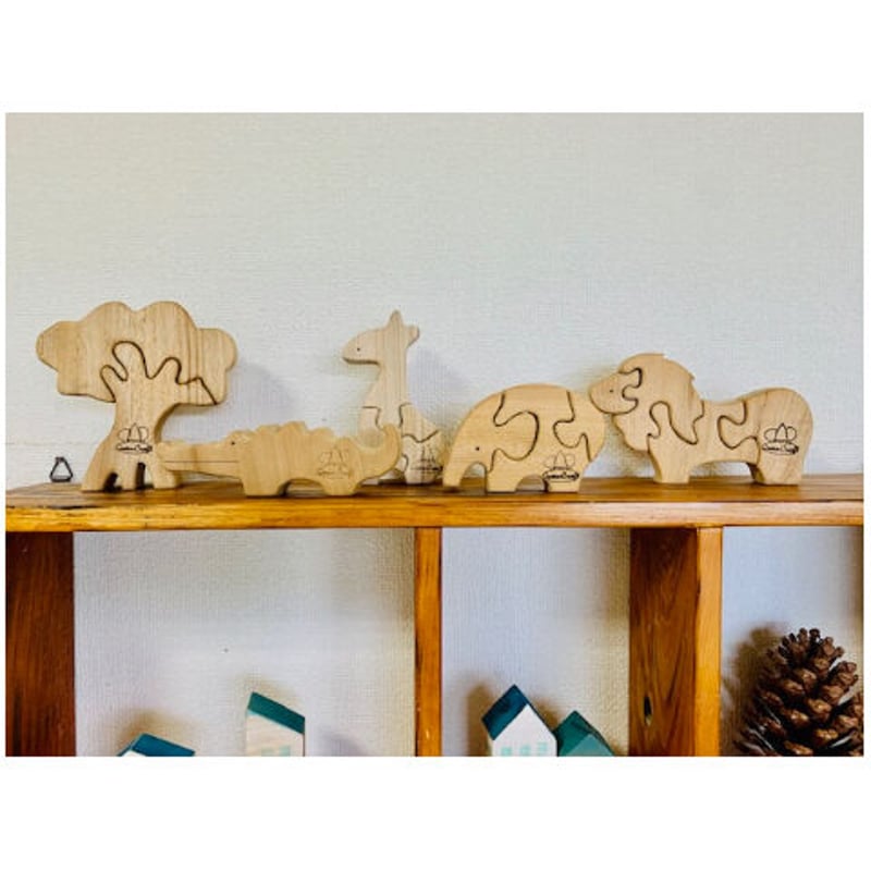 アフリカ大陸　壁掛け　動物12匹　木製パズル　29✖️25 ✖️2、2 アフリカ大陸 壁掛け 動物12匹 木製パズル 29✖️25 ✖️2、2 Amazon.co.