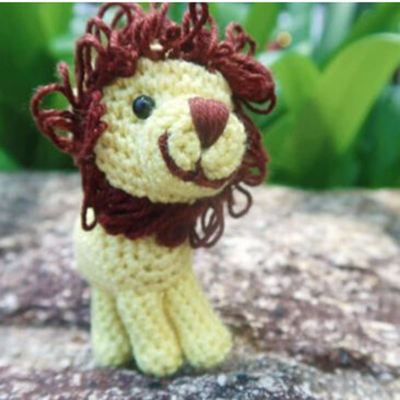 ミニミニ あみぐるみ ストラップ バナナにギュ♡のライオンさん こく 