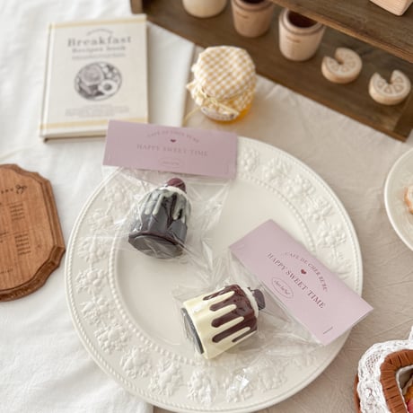 chocolate canelé