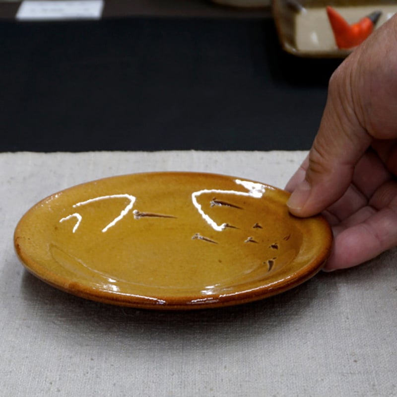 和食器 布志名焼 湯町窯 中皿 13.5cm めだか紋 黄釉 | うつわの店