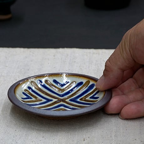 和食器 布志名焼 袖師窯 小皿 11cm 矢羽紋 スリップウエアー