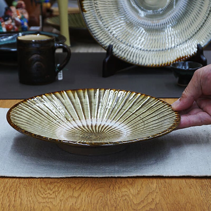 小鹿田焼　大皿　約24cm 小鹿田焼 大皿24cm 小鹿田焼 大皿 飛び鉋 直径約32cm 高さ6.5cm 手作り