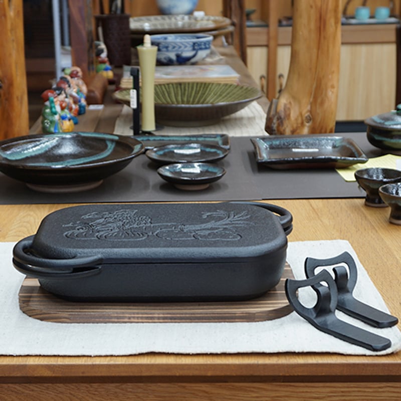 【新品未使用】南部鉄器　ベイクパン（木台・ハンドル2個・箱付） Amazon｜南部鉄器 ベイクパン（木台・ハンドル2ヶ付）｜すき焼き