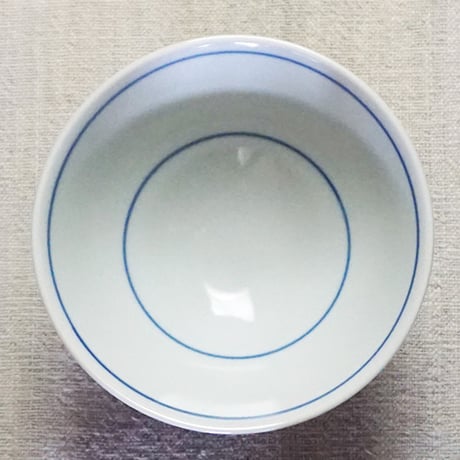 和食器 砥部焼 梅山窯 茶碗 小 11cm 呉須 赤菊