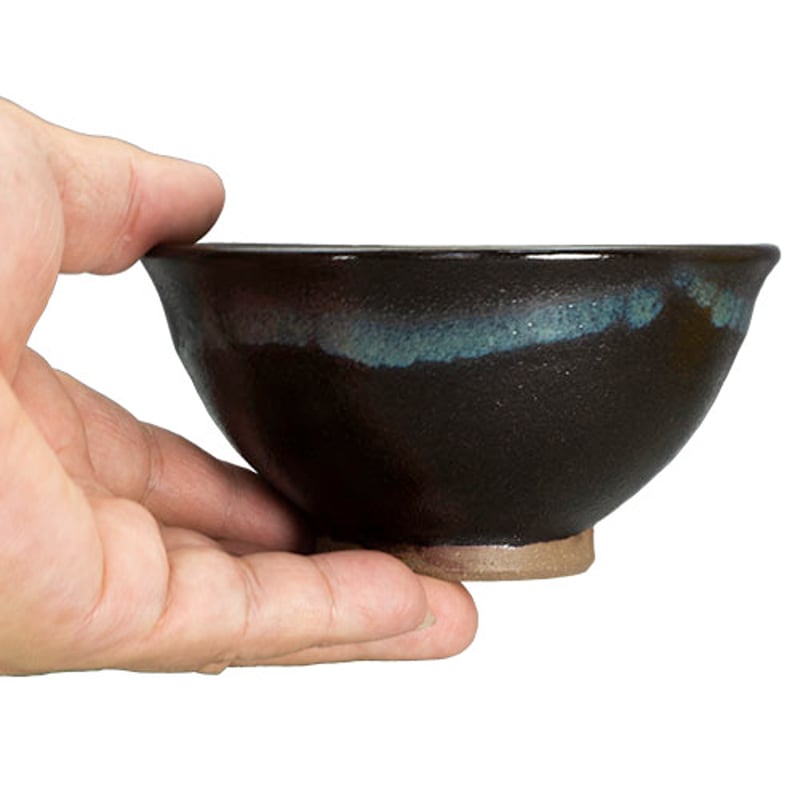 黒釉　茶碗　箱入　送料込み250111 和食器 龍門司焼 茶碗 中 12cm 黒釉青流 | うつわの店 クラフト