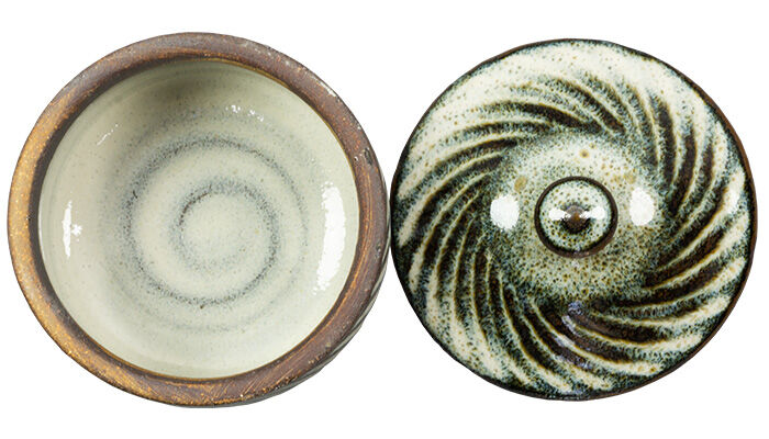 海鼠釉流し掛け8号角皿　湯町窯　島根 日々の暮らし | 海鼠釉流し掛け8号角皿 | 湯町窯