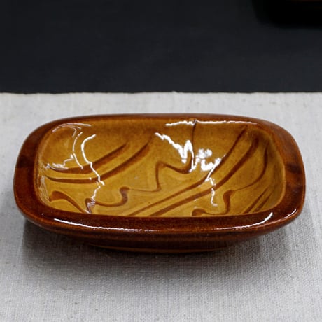 和食器 布志名焼 湯町窯 角 小皿 12cm 浪紋淡茶 黄釉