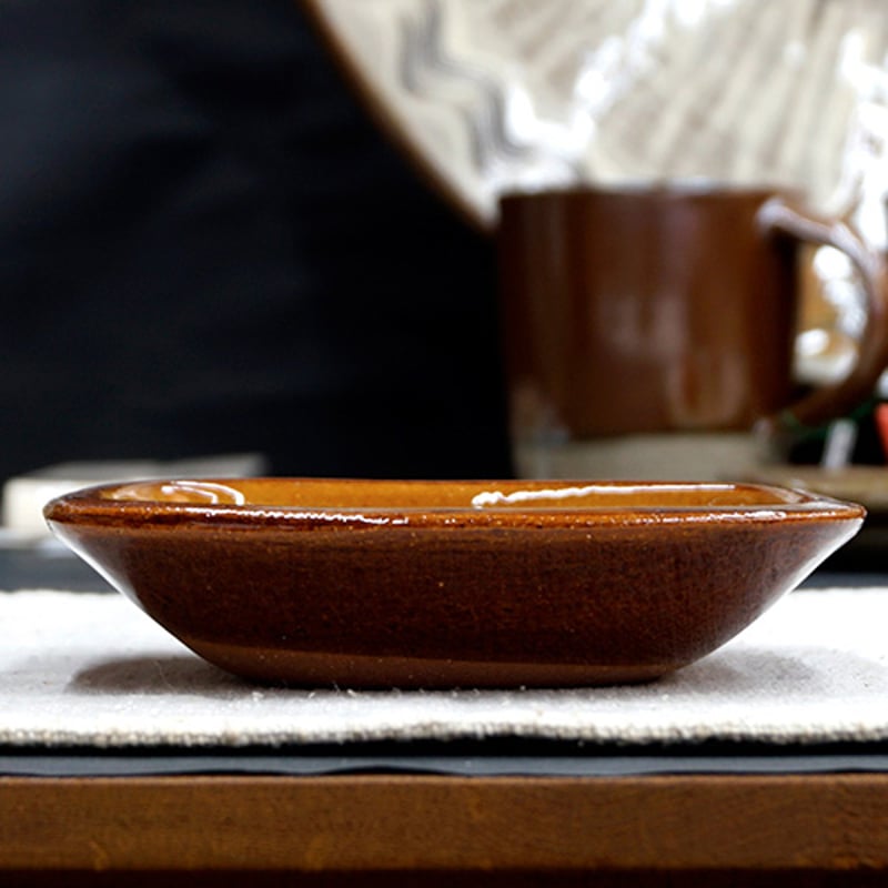 和食器 布志名焼 湯町窯 角 小皿 12cm 渦紋濃茶 黄釉 | うつわの店