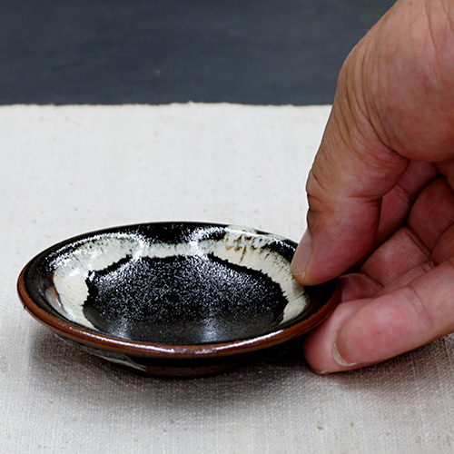 和食器 龍門司焼 豆皿 9cm 黒釉白流 | うつわの店 クラフトなかつか