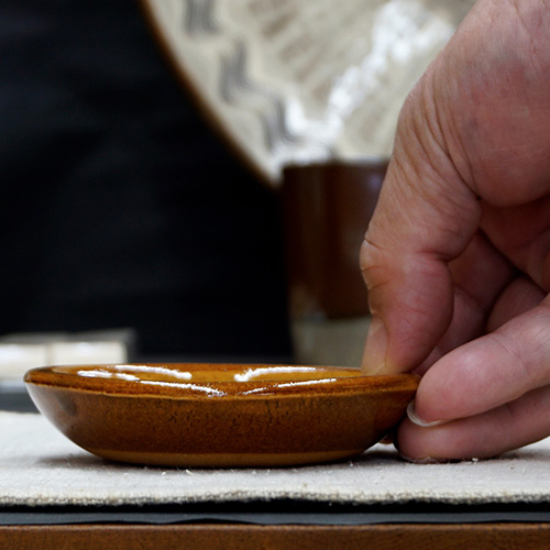 和食器 布志名焼 湯町窯 豆皿 9cm 浪紋濃茶 黄釉 | うつわの店