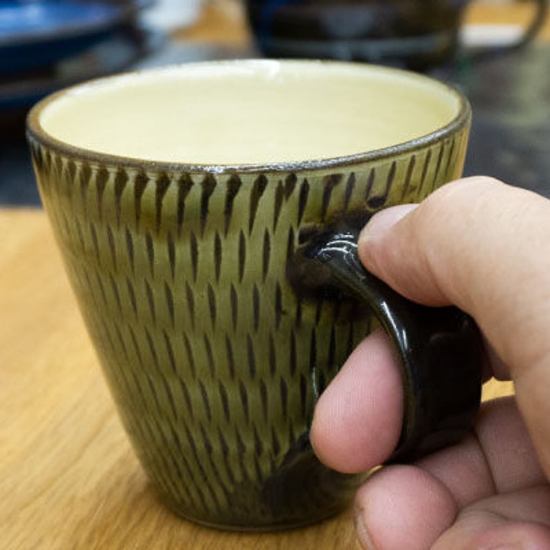 ヨシノヒトシ　黒　色絵カップ 色絵マグカップ🧚‍♀️ ヨシノヒトシ 器展 4/8(土)〜23(日) 会期中休み