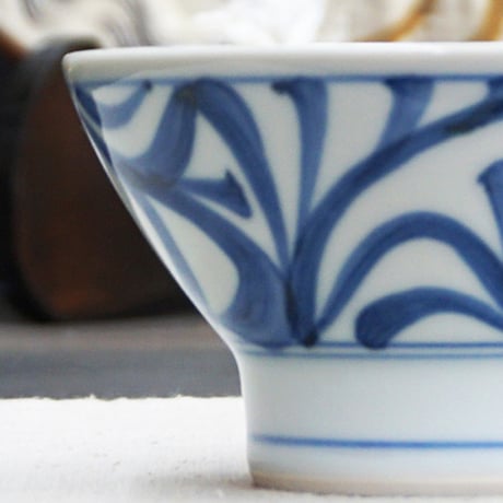 和食器 砥部焼 梅山窯 茶碗 小 11cm 唐草
