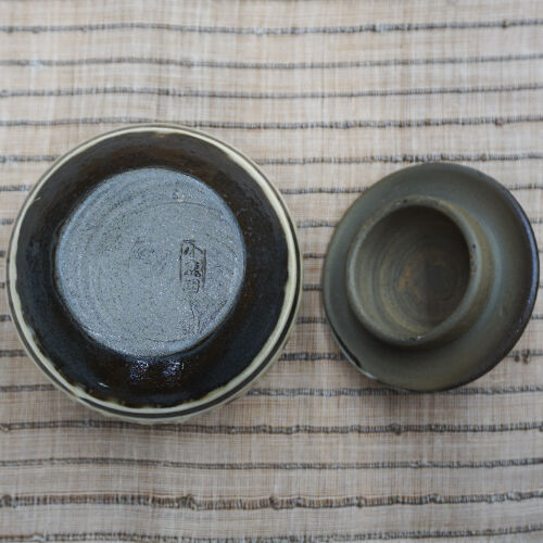 黒木釜　小鹿田焼　大皿　唐臼　飛び鉋　刷毛目　釉薬二色がけ　美品　窯元購入 小鹿田焼 黒木昌伸窯 八寸皿 飛び鉋（フチに櫛目） 白 ｜ みんげ