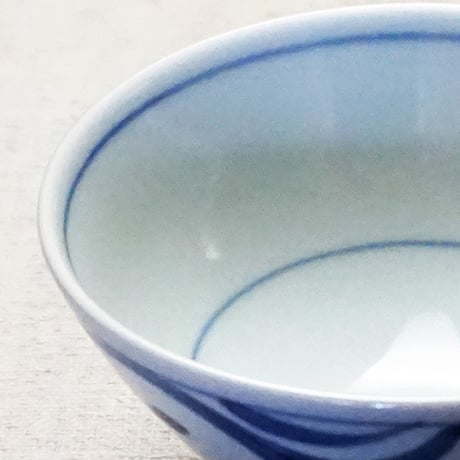 和食器 砥部焼 梅山窯 茶碗 小 11cm 唐草